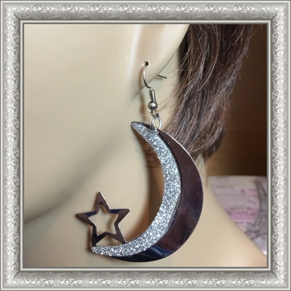 Last One! Moon & Stars Earrings - Picture 3 of 8